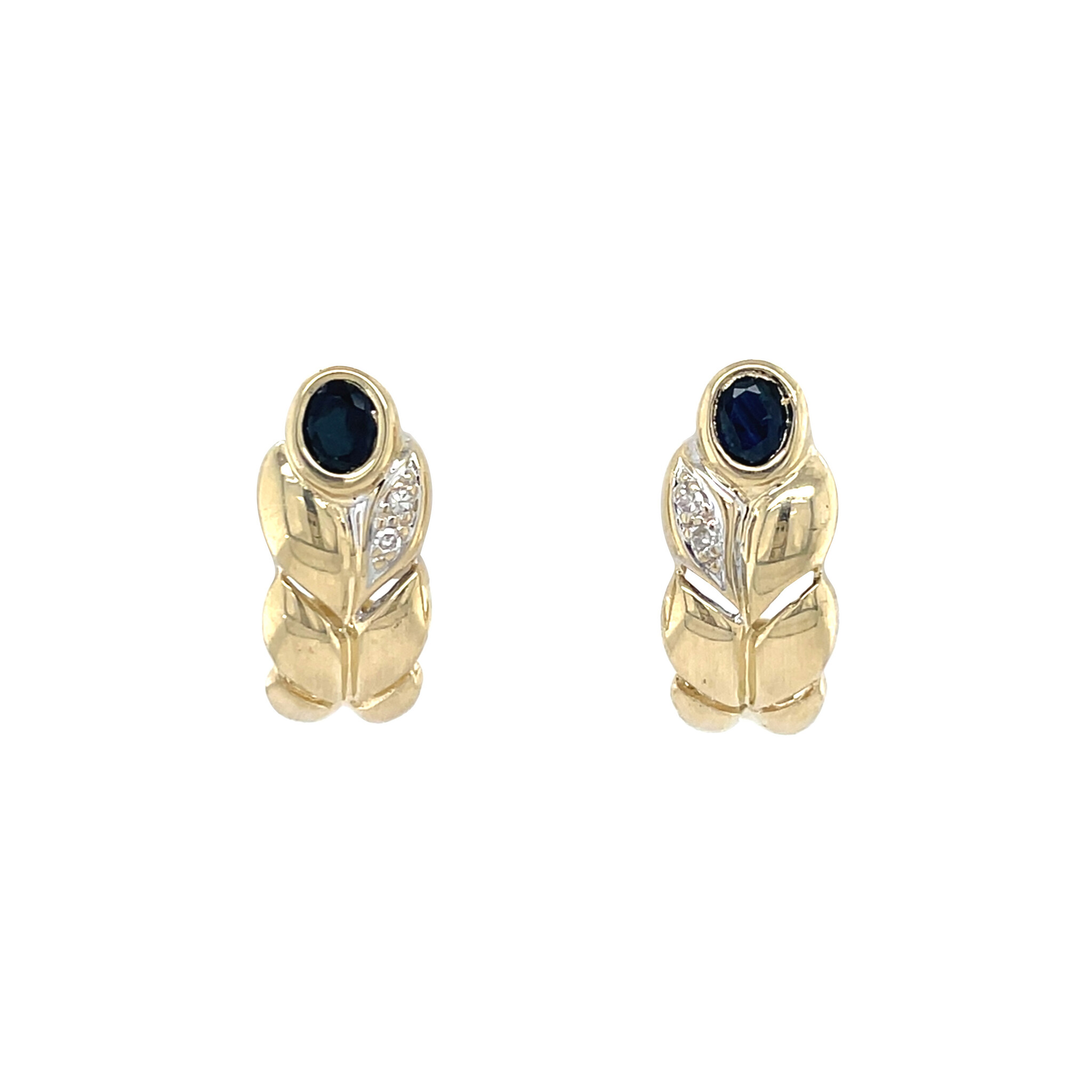 Gouden oorstekers met saffier en diamant 14 krt
